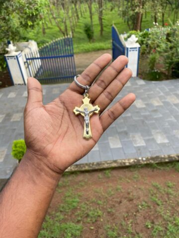Jesus Keychain (Gold)